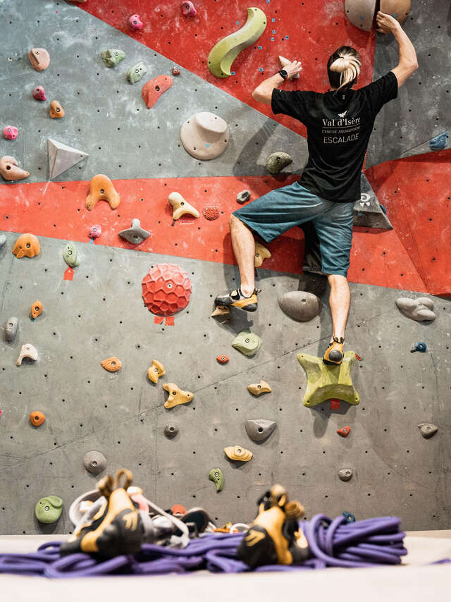 Climbing hall