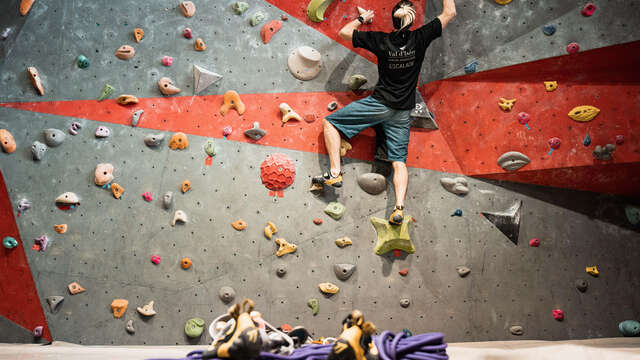 Climbing hall