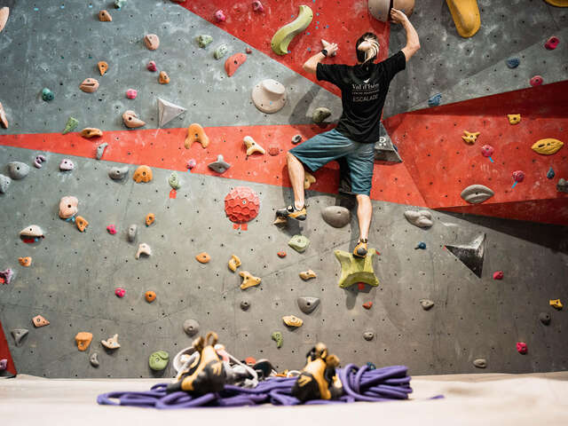 Climbing hall