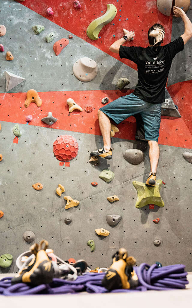 Climbing hall